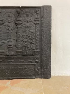 Gebarsten Antieke Bijbelse Haardplaat.