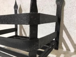 Antieke Elegante Smeedijzeren Vuurkorf