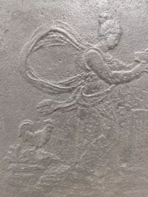 Antieke Haardplaat Met Schrijvende Vrouw