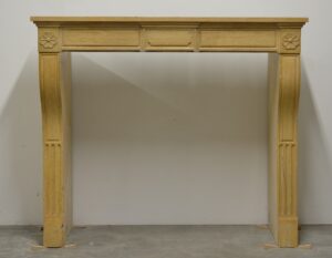 Kleine Antieke Kalkstenen Schouw