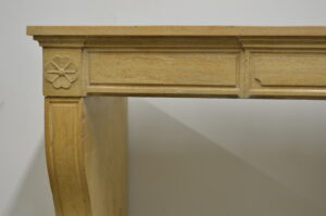 Kleine Antieke Kalkstenen Schouw