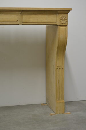 Kleine Antieke Kalkstenen Schouw