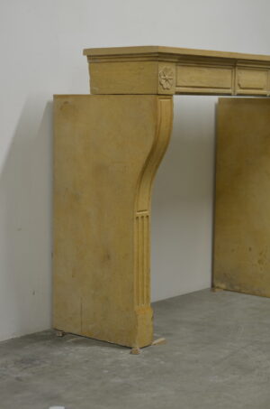 Kleine Antieke Kalkstenen Schouw