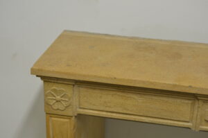 Kleine Antieke Kalkstenen Schouw