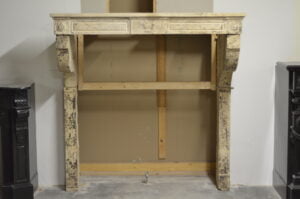 Hoge Antieke Kalkstenen Schouw