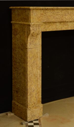 LInker poot van brocatelle marmeren consolse schouw