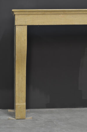 Antieke Gebogen Kalkstenen Schouw