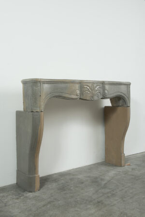 Kalkstenen Louis XV Schouw