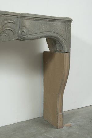 Kalkstenen Louis XV Schouw