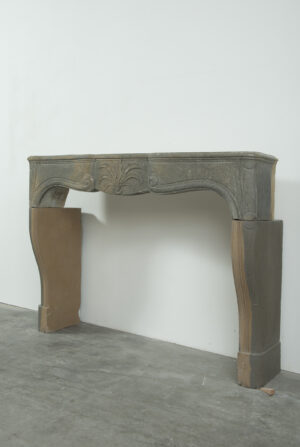 Kalkstenen Louis XV Schouw