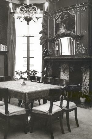 Zeer bijzondere 18de -eeuwse groen geschilderde houten Hollandse smuiger.