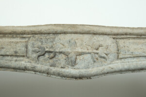 Zeldzame 18e-Eeuwse Franse Bi-Color Buxy Kalkstenen Schouw