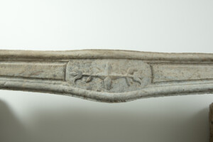 Zeldzame 18e-Eeuwse Franse Bi-Color Buxy Kalkstenen Schouw