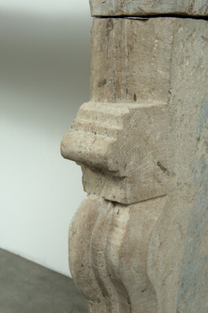 Zeldzame 18e-Eeuwse Franse Bi-Color Buxy Kalkstenen Schouw