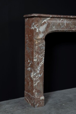 Roodmarmeren Louis XV Schouw