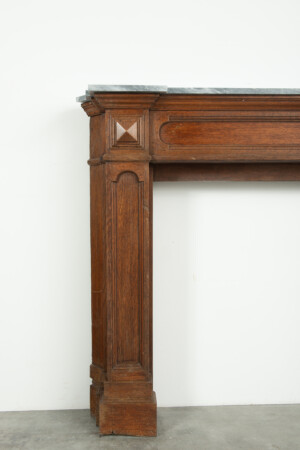 Houten Paneelschouw met Marmeren Dekblad