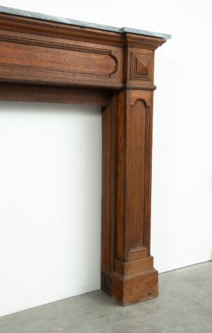 Houten Paneelschouw met Marmeren Dekblad