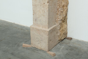 Gebouchardeerde Kalkstenen Schouw