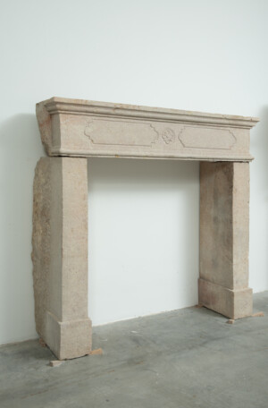 Gebouchardeerde Kalkstenen Schouw