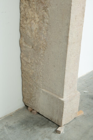 Gebouchardeerde Kalkstenen Schouw