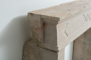 Gebouchardeerde Kalkstenen Schouw