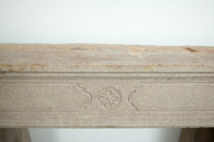 Gebouchardeerde Kalkstenen Schouw