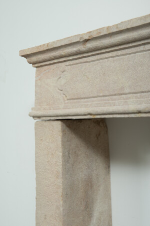 Gebouchardeerde Kalkstenen Schouw