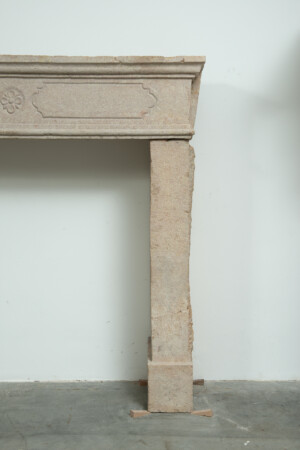 Gebouchardeerde Kalkstenen Schouw