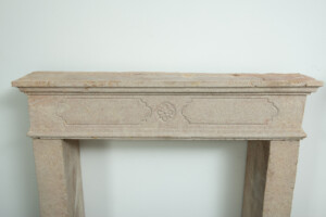 Gebouchardeerde Kalkstenen Schouw