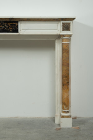 Marmeren Schouw met Brocatelle Pilaren