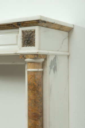 Marmeren Schouw met Brocatelle Pilaren