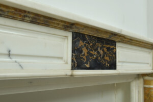 Marmeren Schouw met Brocatelle Pilaren