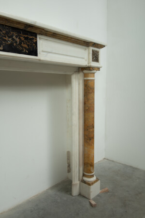 Marmeren Schouw met Brocatelle Pilaren