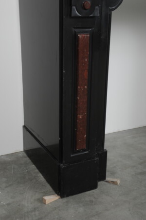 Kleine Laat 19e Eeuwse Zwartmarmeren Schouw