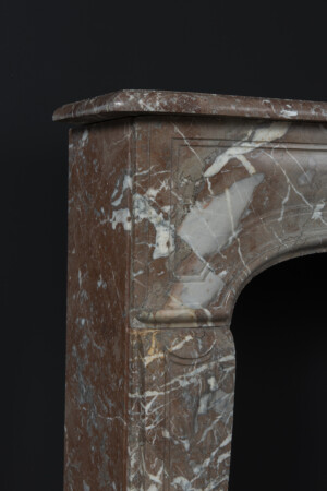 Roodmarmeren Louis XV Schouw