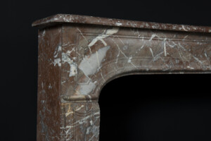 Roodmarmeren Louis XV Schouw