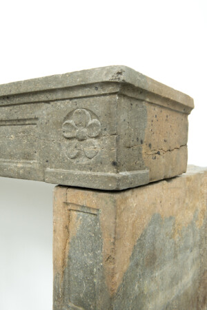 Antieke Kalkstenen Louis XVI Schouw