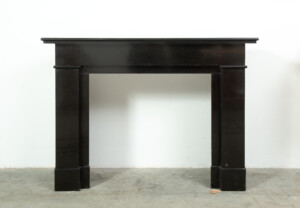 Rechte Hollandse Zwart Marmeren Schouw