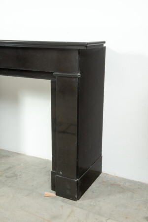 Rechte Hollandse Zwart Marmeren Schouw