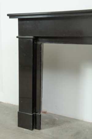 Rechte Hollandse Zwart Marmeren Schouw