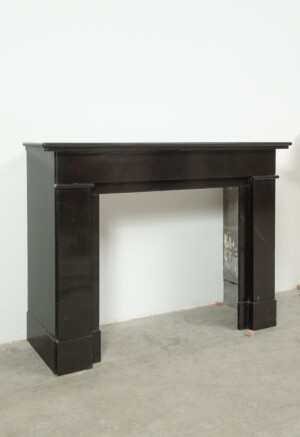 Rechte Hollandse Zwart Marmeren Schouw