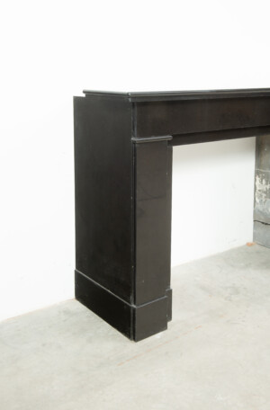 Rechte Hollandse Zwart Marmeren Schouw