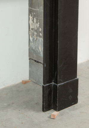 Rechte Hollandse Zwart Marmeren Schouw