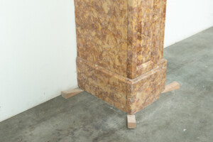 Gele Brocatelle Console Schouw